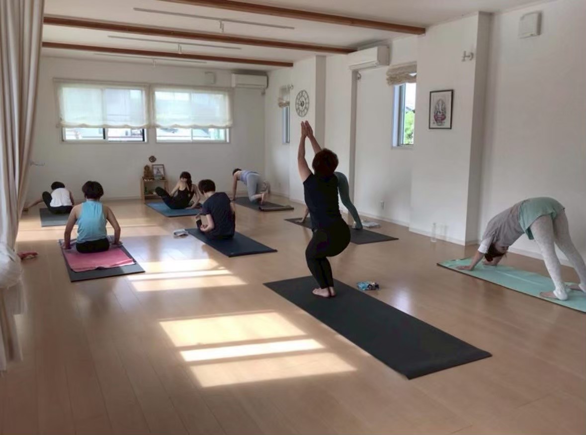 山形市の早朝ヨガ マイソールクラス（アシュタンガヨガ）の様子